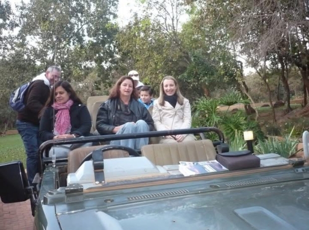 Game drive vehicle